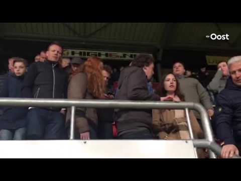 Harde kern FC Twente in Grolsch Veste ontruimd tijdens wedstrijd tegen PSV