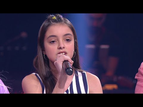 Leonor Santos sings an original song | The Voice Kids