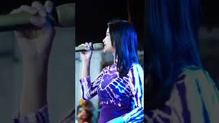 Download lagu Ojo Dibandingke - Yesa Oktavia II Amelia mp3