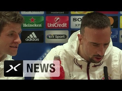 PK-Spaß beim FCB: Thomas Müller veräppelt Franck Ribery | FC Arsenal - FC Bayern München