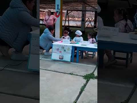 Arlet exponiendo su plato nutritivo Ensalada de chocho #arlet #huaylas #ancash #peru