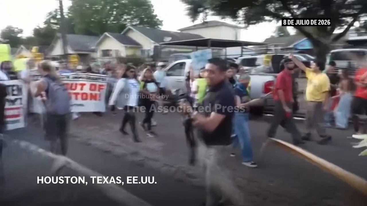 Hundreds march in Houston after ICE shooting death of Mexican man