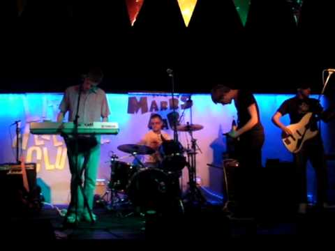 Uncle Jeff - Kid in a Wig (live at The Little Hellfire Club, Worcester - 22nd August 09)