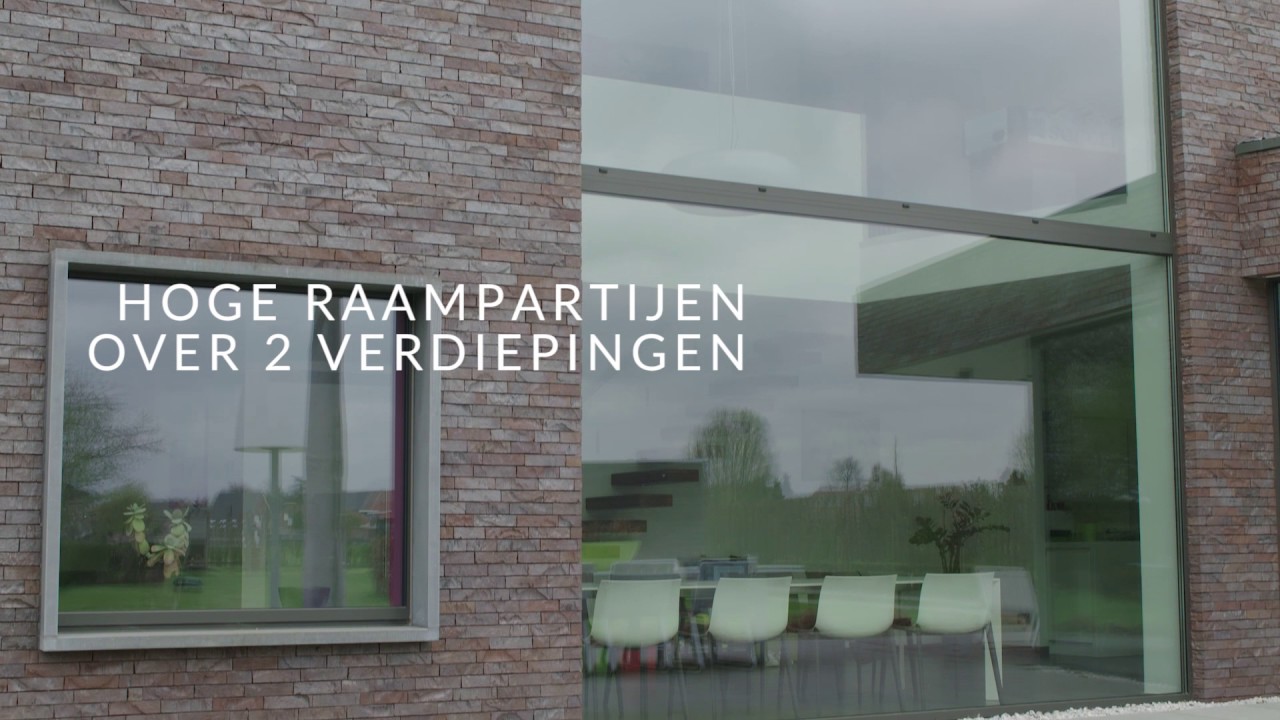 PRIVÉ-WONING MET HOGE RAAMPARTIJEN