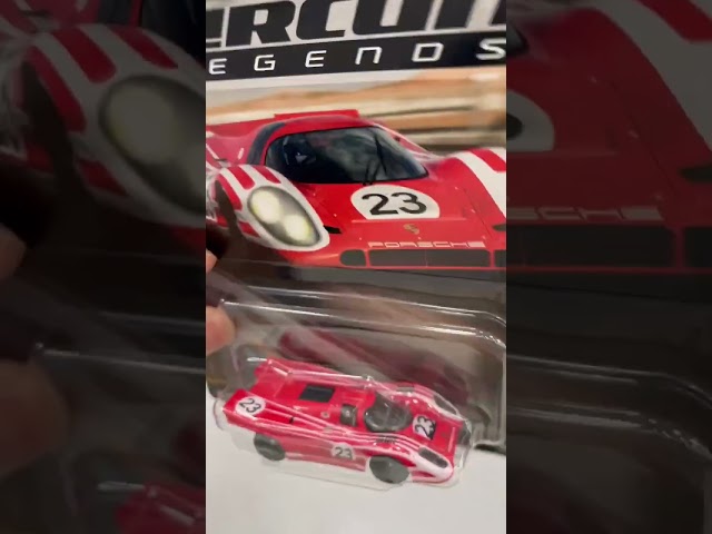 Vídeo relacionado con Hot Wheels Premium Car Culture Circuit Legends Porsche 917K Coche de juguete metálico coleccionable a escala 1:64, vehículo con neumáticos Real Riders, JBK63