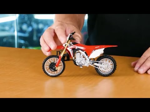 Un-Boxing! New Ray Toys 2017 Honda CRF450R 1:12 Scale Motorcycle Replica