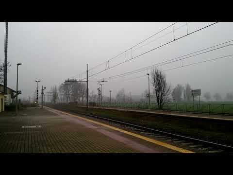 REGIONALE VELOCE DI TRENORD IN TRANSITO A VILLETTA MALAGNINO (CR) 25 - 11 - 2017