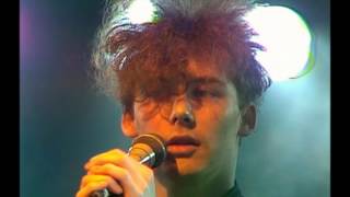 The Jesus and Mary Chain - Live on &#39;The Tube&#39;, 1985