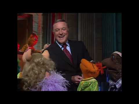 The Muppet Show - 501: Gene Kelly - “Singin’ in the Rain” Melody (1980)