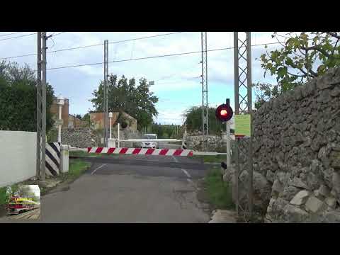 PASSAGGIO A LIVELLO DI PUTIGNANO (LINEA CHIUSA) | ɅNDREɅUS TRENI E P.L. FSE