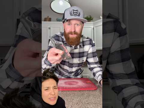 Gerçekten plastik mi yiyoruz? Plastik kesme tahtası efsanesini denedim! #shorts  cr: sharpafedc