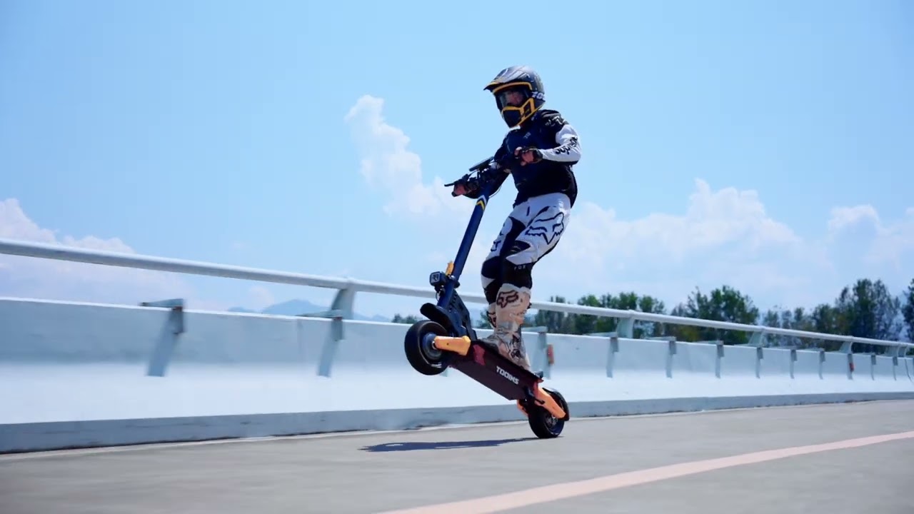 TOOINS X2 Dual Moto 2000W High-Speed Electric Scooter - Adventure's Best Gift