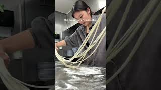 Download lagu learning how to make hand pulled noodles #lanzhou #noodles #handpullednoodles #cooking mp3