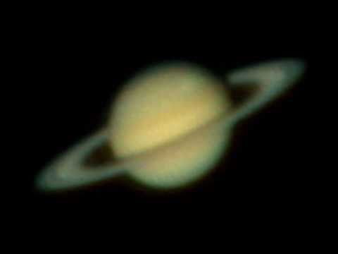 Na Saturnu zuří bouře