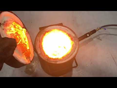 Melting Scrap Plumbing Copper Pipe into 4 Solid Ingots for Giveaway