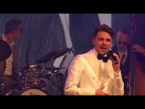 Jump'n Jive Band - Straighten up and fly right