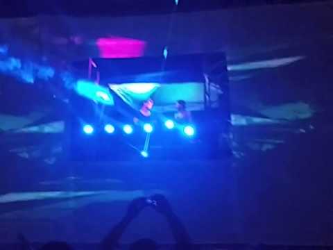 Vinai plays MAXIMAL CRAZY NUMB mashup