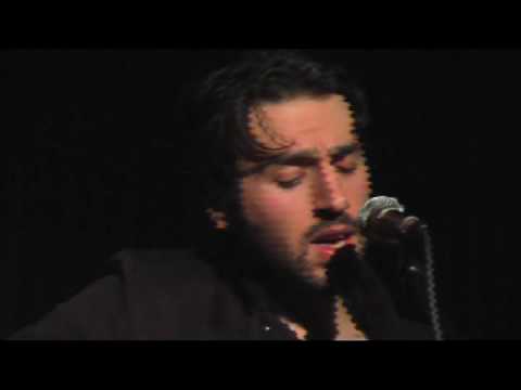 Ari Hest-I Can't Make You Love Me-Tupelo Music Hall 09