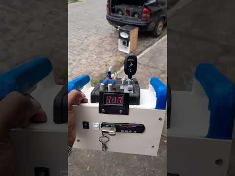 Rack de som automotivo sem fio.