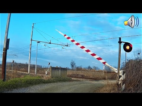 Passaggio a livello Stazione FFSS Gamalero (AL) treno in transito # railroad crossing # bahnübergang