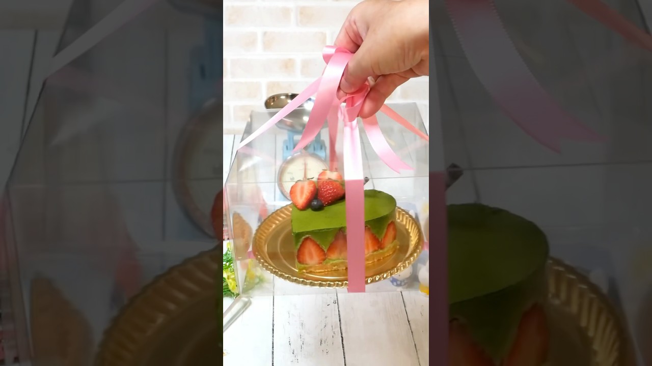 どこを切ってもいちご！濃厚抹茶のハートテリーヌ #cake #recipe #チョコレート #簡単レシピ