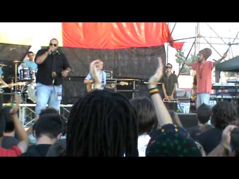 Mellow Mood live at Venice Sunsplash 2011 - feat with Andrew-I