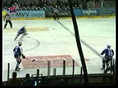 DEL 04-05 #11 Mannheim - Wolfsburg 4-1