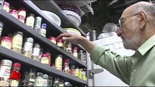 Mr. Food Is Ooh, So Good Even After 30 Years