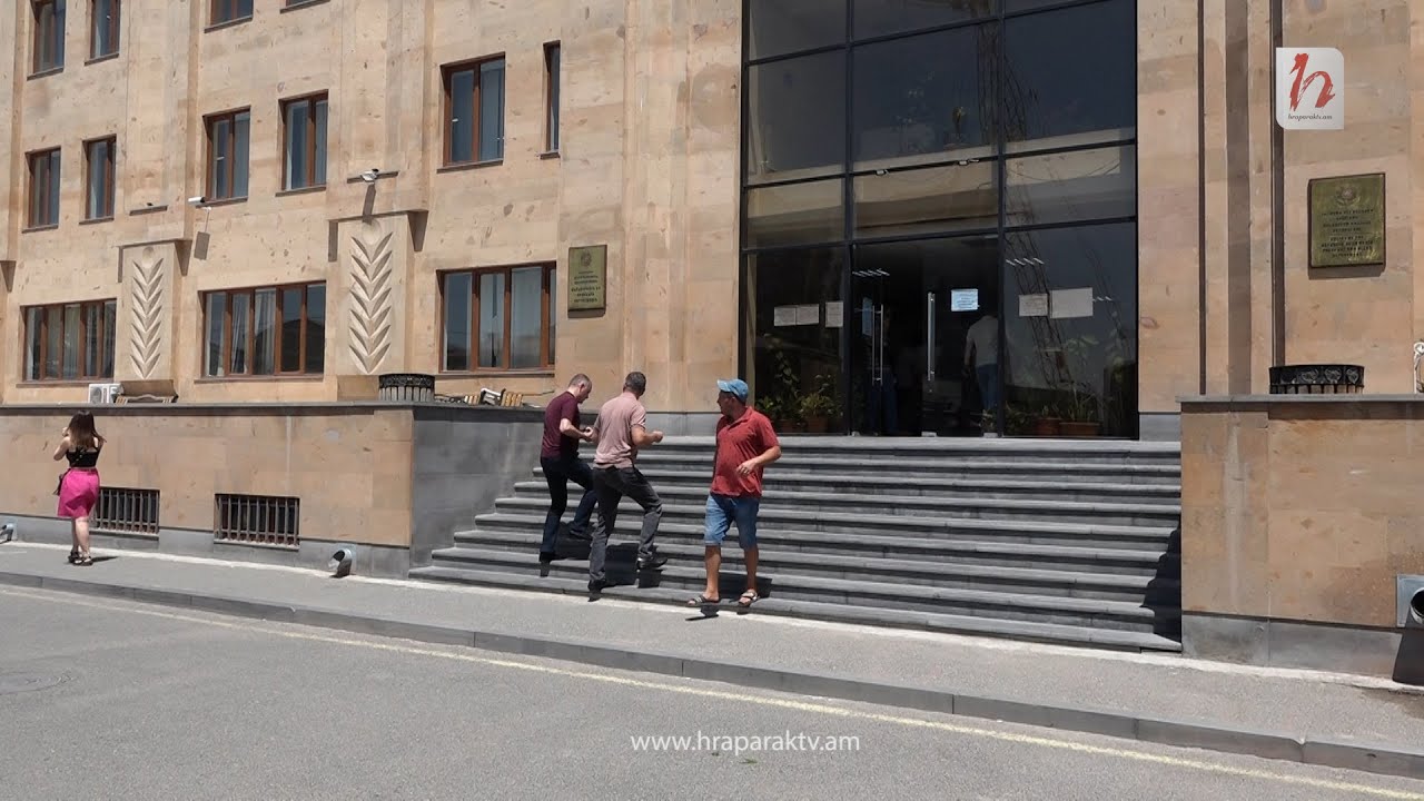 Անձնագրայիններում հսկայական հերթեր են