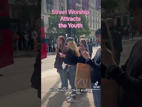Street Worship Attracts the Youth