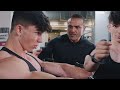 COACHING PECTORAUX D'UN GRAND TIK TOKEUR FITNESS