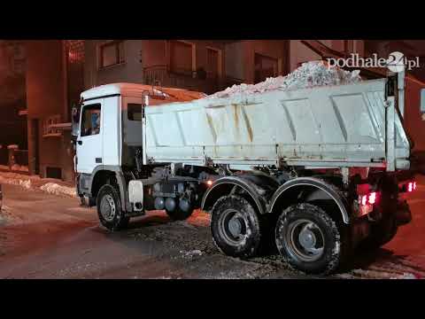 Odśnieżanie centrum Nowego Targu 25 stycznia 2022