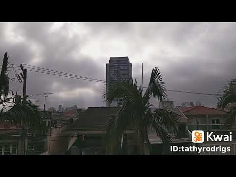 sons de trombeta no céu de São Paulo