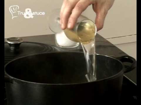 Recette Soupe de carcasse de poule et l&eacute;gumes anciens