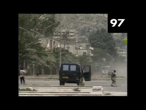 Shqiperia 1997 | Vlore | Bandat hapim zjarr ne mes te qytetit.