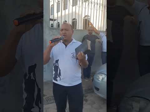 irmão Rivaldo orando pelo término da mobilização do templo central Buriticupu Maranhão