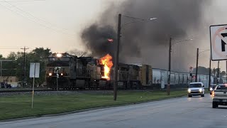 [閒聊] 重聯機車頭引擎著火的美國貨運列車