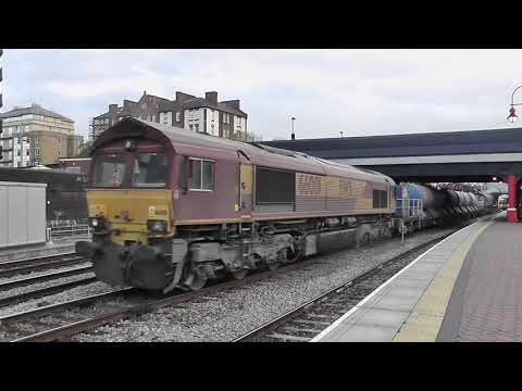 (HD) DB Schenker 66001 & 66017 THRASH out of London Marylebone -  28/10/11