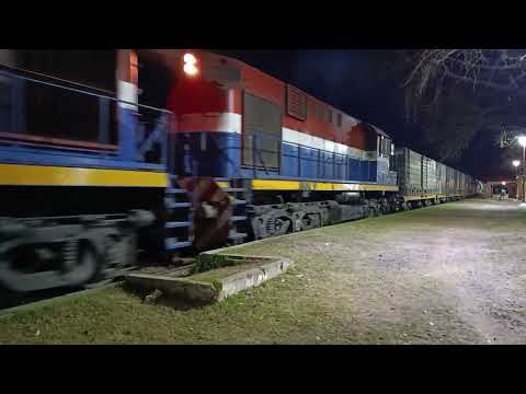 Alco (8279)+ Alco (8274) con un Tren Cargado a su paso por "Estación Forres" en plena noche 🚂🌃