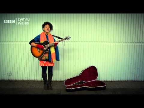 Kizzy Crawford performs Calon Ln -  6 Nations Italy