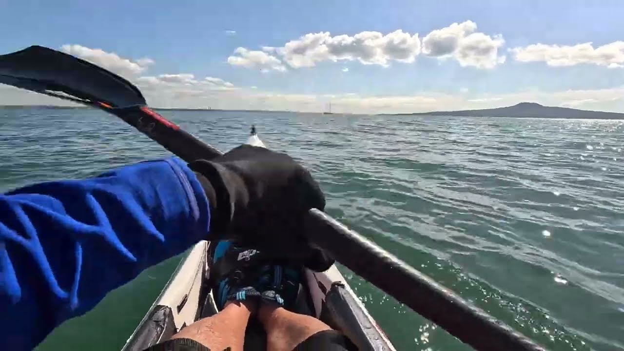 Cruising by the beach - Epic surfski V10L