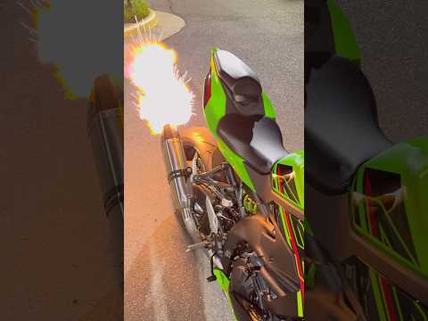 Ninja ZX4RR shoots massive flames with new Vandemon Titanium Exhaust 🔥💚