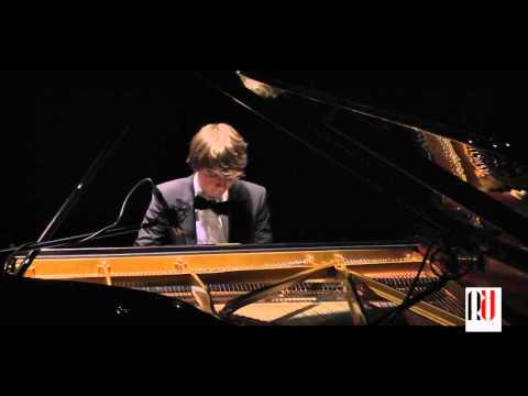 Alexei Melnikov interpreta Grieg -  In the Hall of the Mountain King