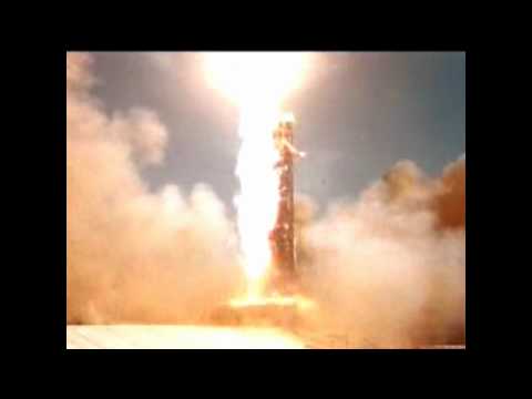 Brian Jonestown Massacre - Dropping Bombs on the White House