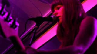 Jenny and Johnny - Scissor Runner