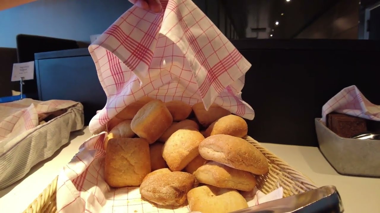 Aspire Lounge (Gate 27)