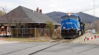 preview picture of video 'Conrail 8098 Heritage Unit in Black Mountain, NC.'