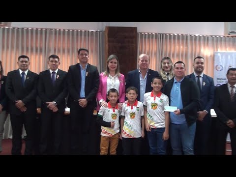 Gobernación de Itapúa premia a jóvenes talentos del Torneo Interdistrital de Fútbol Infantil 2025