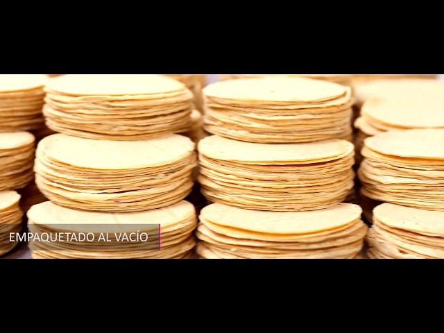 Vídeo relacionado con La Reina de las Tortillas - Tortillas Mexicanas de Maíz Blanco 23 uds aprox 100% Nixtamalizado, Líder gastronomía mexicana. Ideal para Fajitas. Apta para Celíacos. Pack de 500 gr Al Vacío, 12 cm..