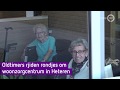 Toeterende oldtimers bezorgen ouderen een leuke dag